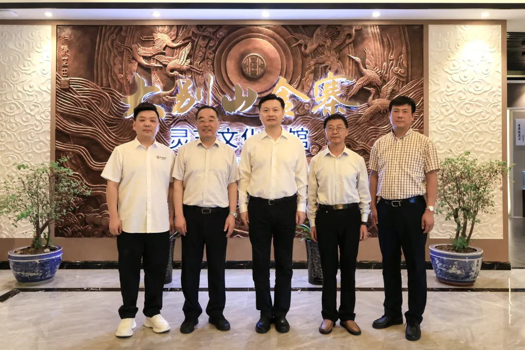 上海市青浦區政協主席曹衛東一行蒞臨芝神堂調研指導金寨靈芝產業發展